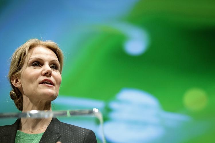 Slagskibe. Har Helle Thorning-Schmidt tilstrækkeligt med politisk ammunition i torpedorørene til at sænke Dansk Folkeparti. 