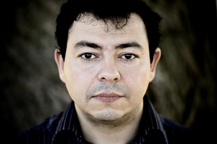 omvendt. Ahmed Akkari var en af nøglepersonerne under Muhammed-krisen i 2005-2006, hvor han krævede, at regeringen sagde undskyld for tegningerne. Nu har han vendt sit tidligere miljø ryggen. 