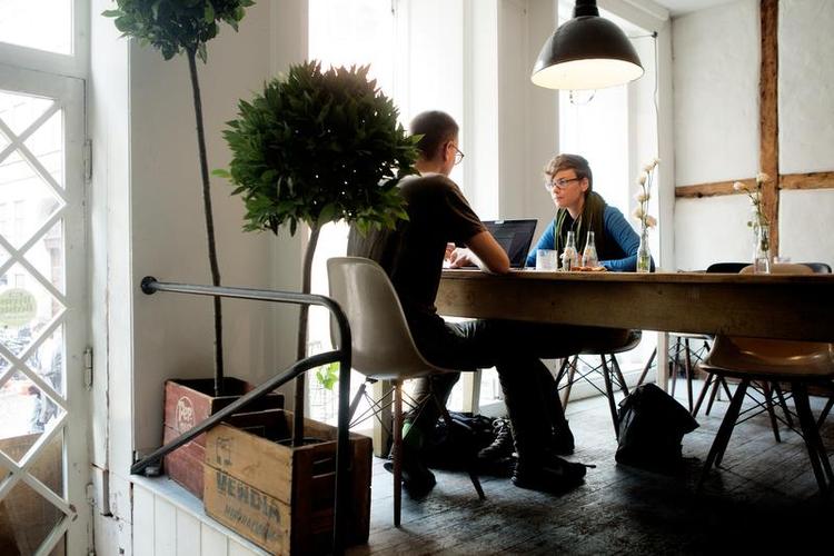 Pusterum. Ud over en noget skramlet akustik og den lidt for lunkne kaffe er Kompa'9 sådan set et fint bekendtskab. 