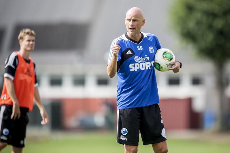 indblanding. Ståle Solbakken gik flere gange ind og korrigerede spillerne under sin første træning for FC København i to år. 