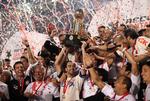 ydmyget. Danilo fra Corinthians (midt) holder trofæet i vejret efter sejren i juli over Sao Paulo i finalen i Recopa Sudamericana. 