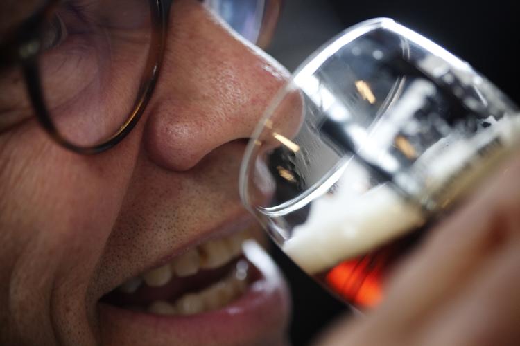 tørst. Carlsberg har fået tømt sit fadølslager under den godt et uge lange strejke. Nu skal lageret fyldes op igen. 