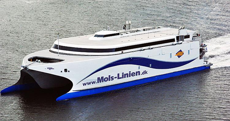 Hurtigfærge. En katamaran som denne kan skabe voldsomme bølger, når den sejler i dansk farvand. 