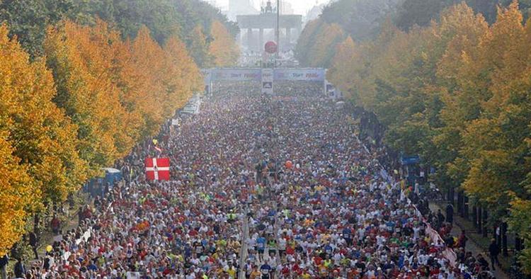 Magnet. Berlin Marathon tiltrækker masser af løbere og tilskuere. I år må de indstille sig på at være lidt mere på afstand af hinanden. 