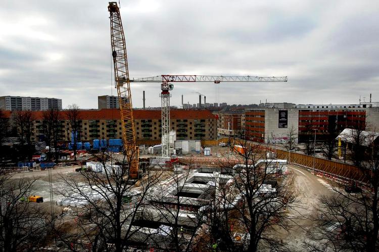 nabostøj. Det larmer at bygge en metrolinje gennem tætbefolkede bydele. I Nørrebroparken har en del naboer mistet tilliden til Metroselskabets egne beregninger af støjgenerne. Derfor beder selskabet nu om en uafhængig vurdering af dem. 