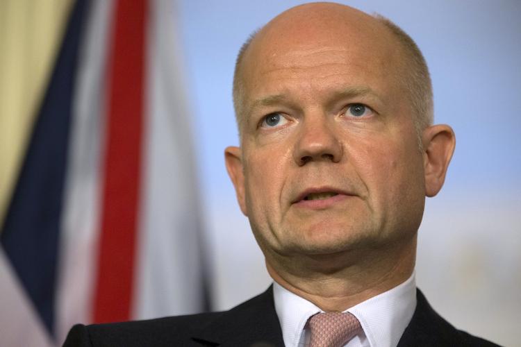 Angreb. Den engelsk uderigsminister går hårdt til det syriske regime med beskyldninger om, at de skulle stå bag det kemiske angreb lidt uden for Damaskus. 