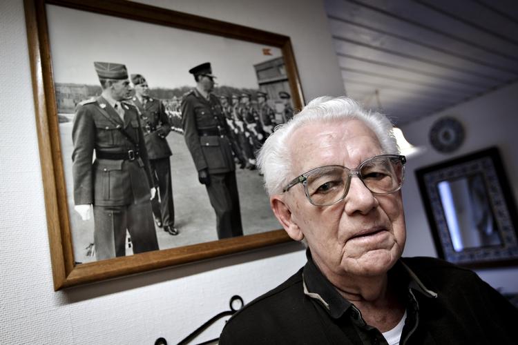 Våben. Svend Egon Andersen var med i modstandsbevægelsen Hvidstengruppen under Anden Verdenskrig. Nu er nogle af gruppens våben dukket op. 