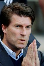interview. Forventningerne til Swansea er øget blandt eksperter i England, men Michael Laudrup ville købe en niendeplads igen, hvis han kunne. 