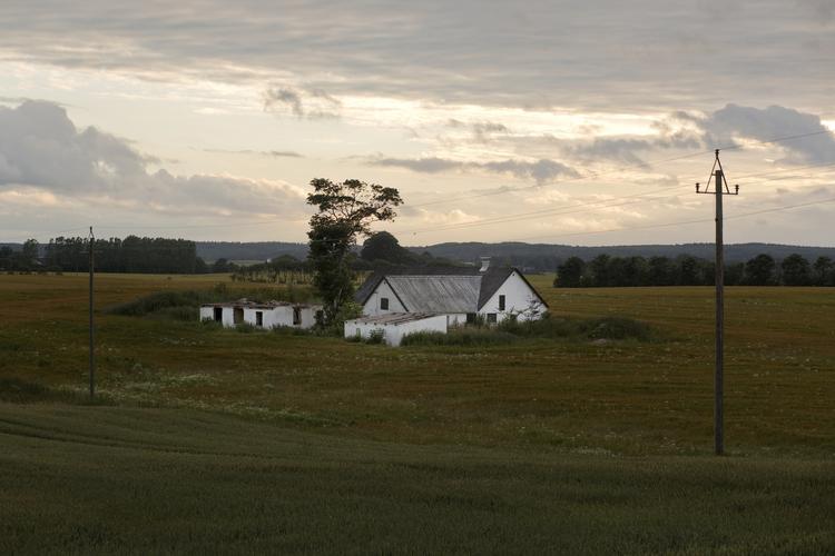 BOLIGPRIS. Du skal undersøge, hvad lignende boliger koster, for at du kan få en ide om, om din bolig er vurderet for højt. 