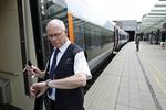 Afgang. Bølgen af sygemeldinger blandt personalet på Kystbanen kommer i kølvandet på, at Transportministeriet før sommer besluttede, at togene på strækningen fra december skal være enmandsbetjente. - Arkivfoto: 