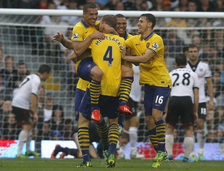 Yes. Arsenals Lukas Podolski (til venstre) jubler over sin scoring. - Foto: 
