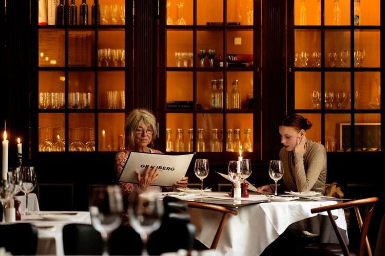 Copy-paste. Den frankofile charme var ikke nok på brasseriet i Ny Adelgade. Men de bretonske østers var gode. 