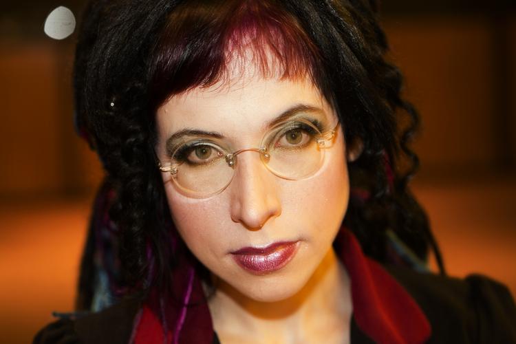 Realisme. Sofi Oksanen har viet en stor del af sit forfatterskab til at beskrive mænds vold mod kvinder. 