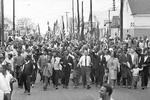 Martin Luther King ses her som nummer fire fra højre under en march i Montgomery, Alabama., 21 marts, 1965. 
