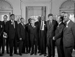Præsident Kennedy inviterede en gruppe ledere fra den store borgerrettighedsmarch ind i Det Hvide Hus efter demonstrationerne. Martin Luther King ses som nummer fire fra venstre. 