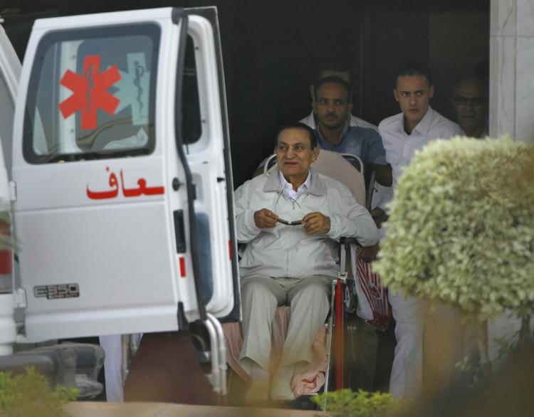 Udsat. En domstol i den egyptiske hovedstad, Kairo, har i dag besluttet at udskyde retssagen mod den 85-årige tidligere præsident Hosni Mubarak. - Foto: 