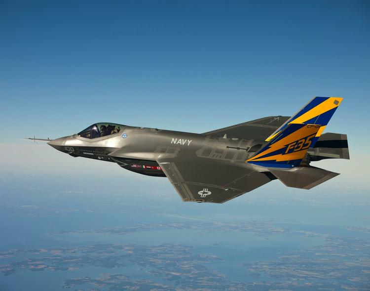 Favorit. Den danske stat har allerede postet enorme beløb i udviklingen af Lockheeds F-35 Joint Strike Fighter, som er stærkt forsinket og stiger i pris. 