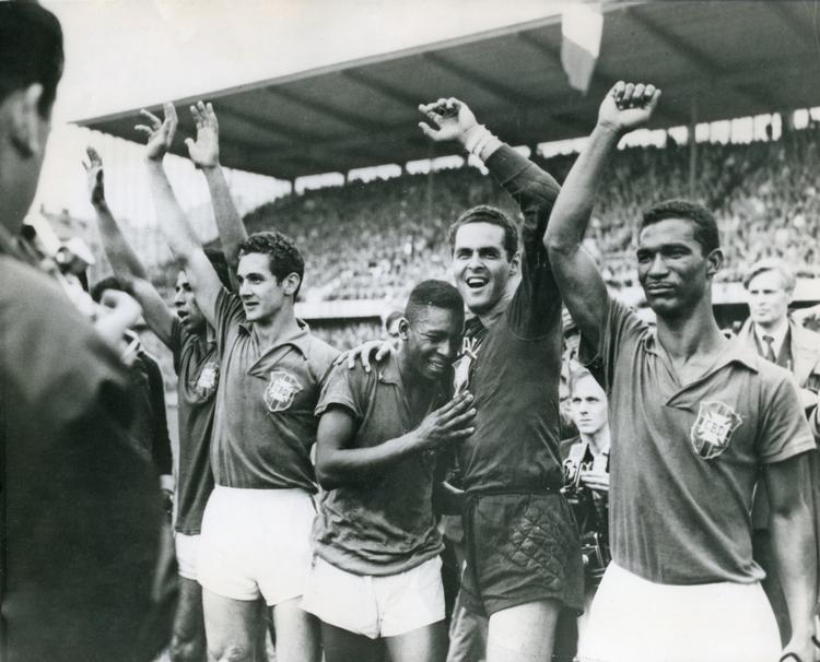 1958. Som 28-årig var Gylmar dos Santos Neves (i midten)  en af de ledende skikkelser på holdet fra 1958, hvor Pelé brød gennem lydmuren som 17-årig. 