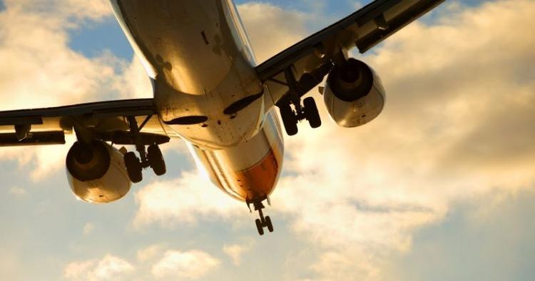 Sparetip. Flyselskabernes dyre billetter med mange fordele kan være lige så billige som economy-billetter. 