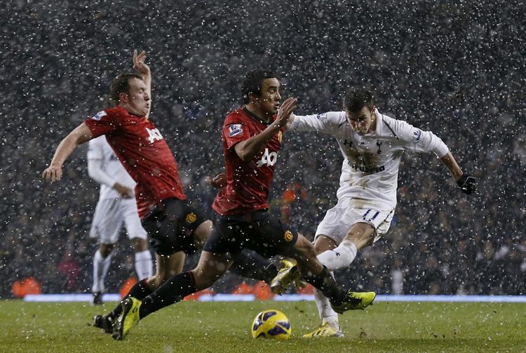 Holdkammerater? Rafael Da Silva og Phil Jones fra Manchester United vil sikkert hellere spille på hold med Gareth Bale (th) end mod ham. 