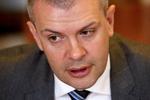 finanslovsdag. Finansminister Bjarne Corydon fremlægger i morgen regeringens forslag til finanslov. Samtidig kommer den økonomiske redegørelse, som angiveligt spår en dårligere vækst i 2013 end hidtil forventet. 