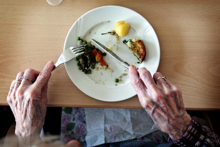 Hænder. De er blevet færre offentligt ansatte efter tre år med stramme finanslov. 