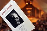 Ufærdig. Ingen ved, hvor mange sider Elmore Leonard nåede at skrive på sin roman 'Blue Dreams', inden han tirsdag 20. august døde af et slagtilfælde. 