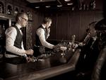 Salut. Baren i Moltkes Palæ stopper, mens legen er god. Fredag er der cocktail-lektion, lørdag er der afsked med stamgæsterne. 