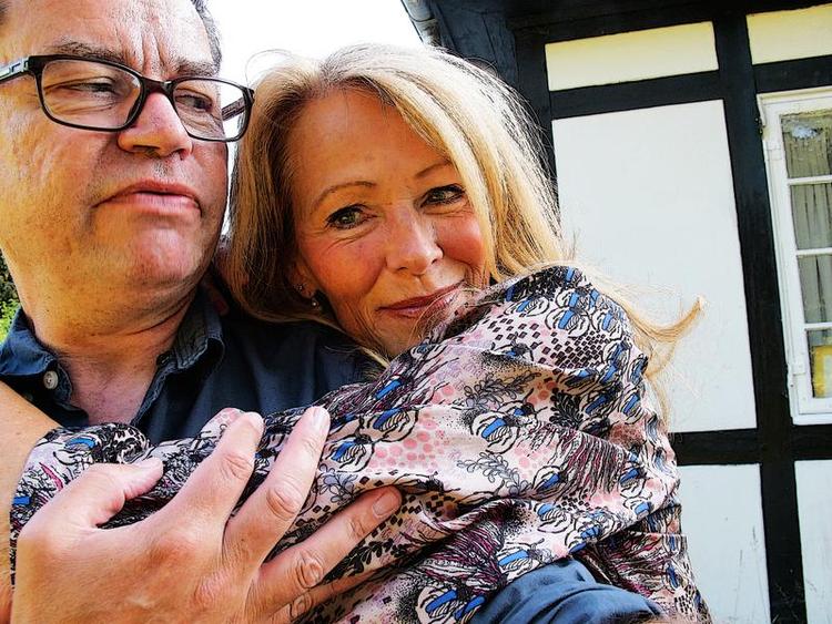 Flash. Der er intet bedre end at fremvise sit nære forhold til et af de kendteste mennesker i landet. 