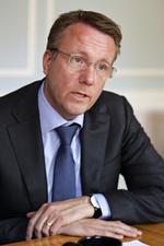 Alvorligt. Justitsminister Morten Bødskov (S) er bekymret over videoen fra islamisten Abu Khattab. 