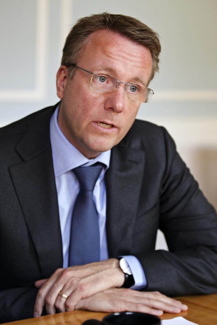 Alvorligt. Justitsminister Morten Bødskov (S) er bekymret over videoen fra islamisten Abu Khattab. 