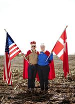 Kongepar. Hvert år kåres, som en del af Tivoli Fest, Elk Horns konge og dronnning. I år blev det Larry og Janis, som er klædeligt stolte. 