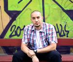 Festivalaktuel. Omar Offendum gæster for første gang Danmark. Rapperen skal optræde på Images Festival, hvor danskerne kan møde kunstnere, der inspirerer og skaber markante forandringer i og udenfor de lande, de lever i. 