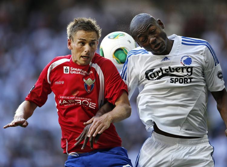 opholdstilladelse. Fanendo Adi kom på banen og scorede mod FC Vestsjælland, men den nye FCK-angriber havde ikke orden i papirerne. 