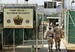 Fangelejr. Den amerikanske stat løslader to fanger fra Guantanamo-basen til Algeriet. 