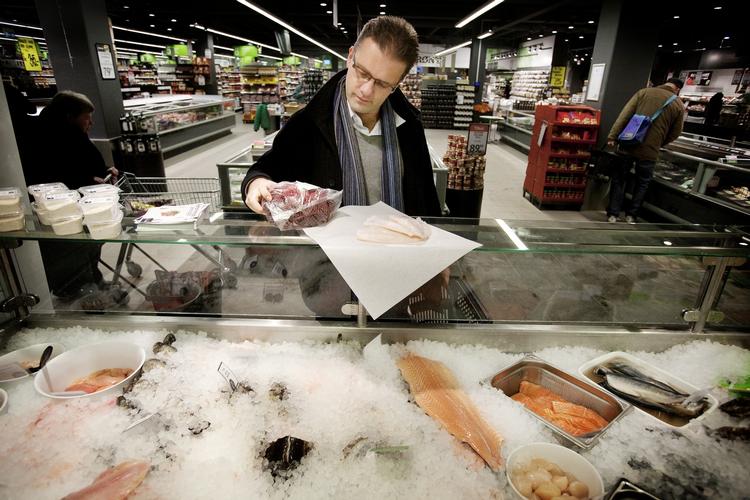 Tiltrækningskraft. Butikker tiltrækker mænd med blandt indretning og information som lokkemad. 