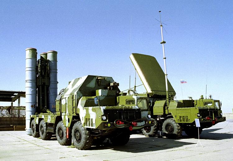 VÅBENFORSYNINGER. Rusland har blandt andet leveret S-300 antiluftskyts til Syrien. 