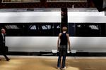 rødt. DSB har nu fået leveret alle sine godt 80 IC4-tog fra den italienske leverandør, og nu får statsbanerne lov til køre med dem permanent, efter at driften har været indskrænket efter en episode på Fyn i 2011, hvor et tog kørte over for rødt signal. 