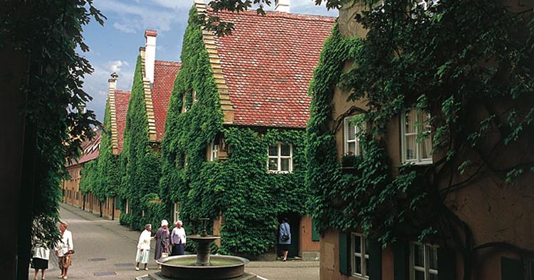 Billigt. 6,56 kr. om året i husleje for en treværelses lejlighed. Nu er boligbyggeriet blevet en turistattraktion. 