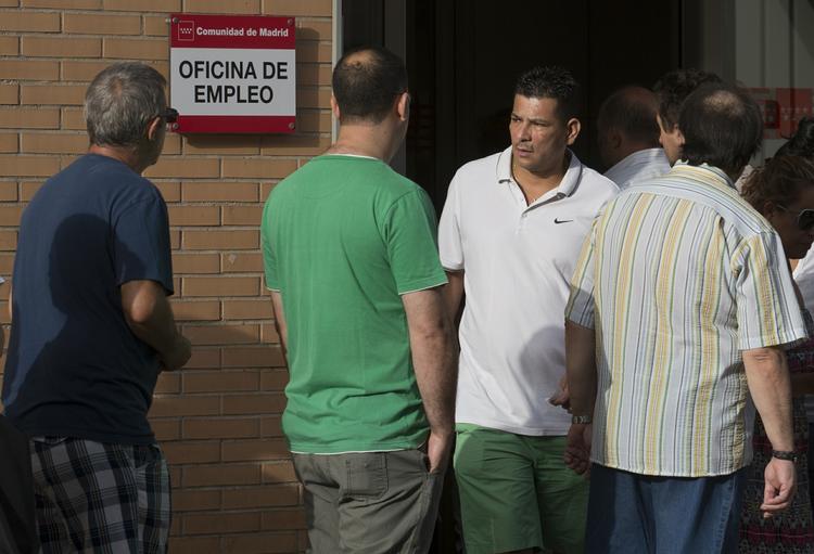 jobsøgere. 5.935.000 spaniere stod uden job i juli. Det er 20.000 færre end i måneden forinden. Alligevel har Spanien den næsthøjeste arbejdsløshedsprocent, 26,3,  i EU. 