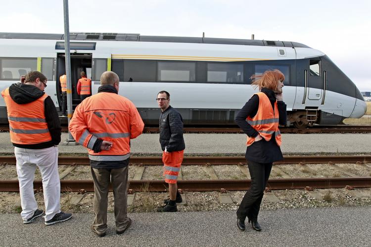 fartspærre. DSB indskrænkede brugen af IC4-tog efter episode på  Fyn i november 2011, hvor et tog kørte over for et rødt stopsignal. Nu må togene bruges fuldt ud, dog med en hastighedsbegrænsning på 140 km/t i efterårsmånederne. 