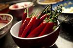 Pesticid. Chili er en af de frugter der indeholder flest pesticidrester. 