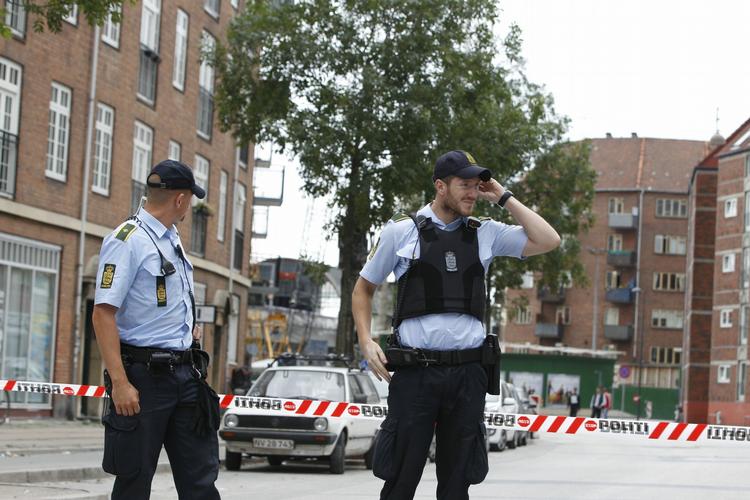 Udslip. Området omkring Nørrebro Station blev i dag afspærret og S-togstrafikken stod stille mellem Bispebjerg Station og Flintholm Station på grund af ubehagelige lugte, som man på et tidspunkt frygtede var et giftigt udslip. 