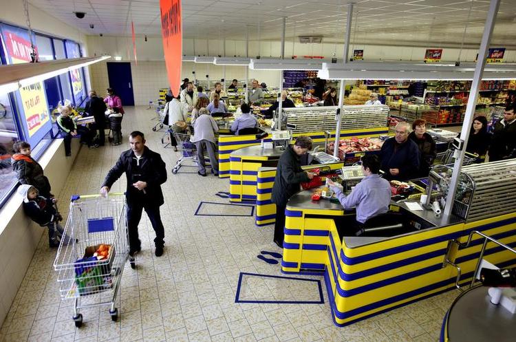 Shoppere. 37 procent af de danske mænd foretager alle indkøb i husstanden, viser en ny undersøgelse. Yderligere 17 procent foretager 'de fleste'. Mænd køber langt oftere ind end tidligere. 