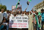 Angreb? Syrere i byen Edlib demonstrerer for, at amerikanerne skal angribe Bashar al-Assad. 