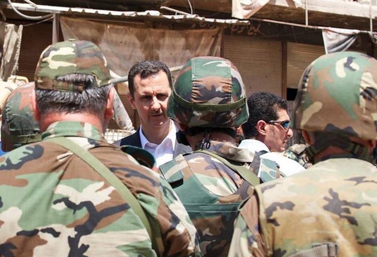 Syrien. »Vi er ikke venner med Assad. Vi er venner med international lov«, siger Ruslands EU-ambassadør til Politiken. 