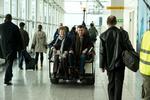 Løvemateriale. Rollen som Philomena, der som ung måtte bortadoptere sit barn, spilles blændende af Judi Dench, der suppleres af Steve Coogan som en falleret journalist.