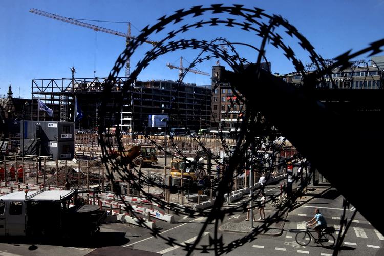 Byggerod. Hvor længe ad gangen kan man ophæve byen som by uden at være respektløs over for den og dens borgere? 