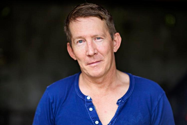 Erfaring. Inden Thoams Bo Larsen blev skuespiller, arbejdede han blandt andet som bagerlærling, soldat, pædagog og arbejdsdreng. 