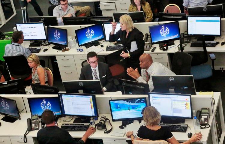 TV. 900 ansatte, heraf 400 journalister, er der på den nye Al-Jazeera America. Hovedkvarteret ligger i New York, men tv-kanalens ejer holder til i Qatar. 